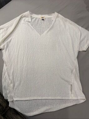 BKE White Short Sleeve V-Neck Women’s Tee